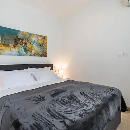 Brand New 1br Near Central Station, Old Town, Beach - 3 Minute Walking *