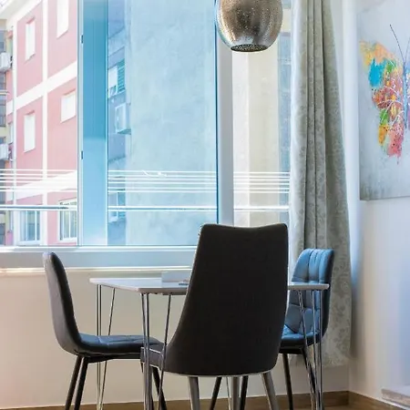 Brand New 1br Near Central Station, Old Town, Beach - 3 Minute Walking *