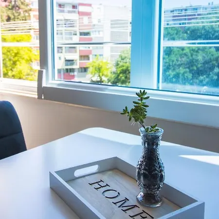 Brand New 1br Near Central Station, Old Town, Beach - 3 Minute Walking Lägenhet *