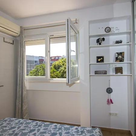 Brand New 1br Near Central Station, Old Town, Beach - 3 Minute Walking Lägenhet *