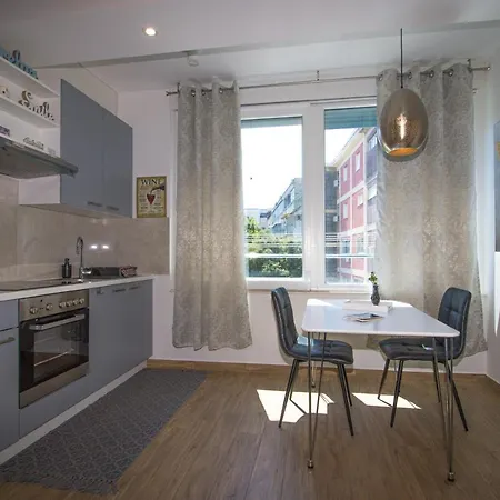 Brand New 1br Near Central Station, Old Town, Beach - 3 Minute Walking Lägenhet *