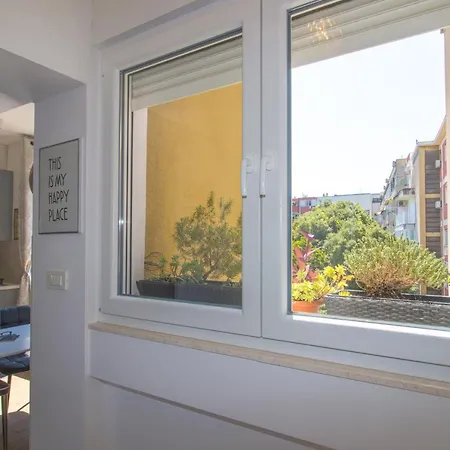 Lägenhet Brand New 1br Near Central Station, Old Town, Beach - 3 Minute Walking