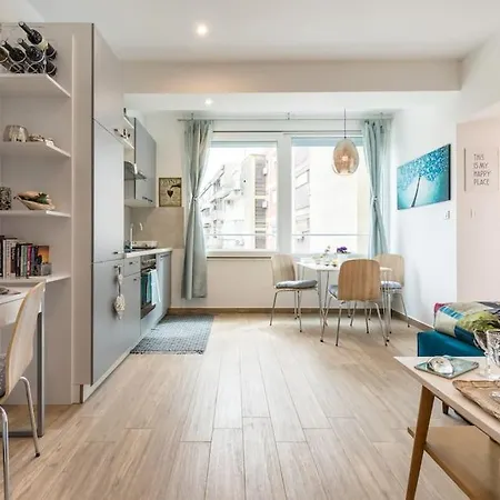 Brand New 1br Near Central Station, Old Town, Beach - 3 Minute Walking Lägenhet *