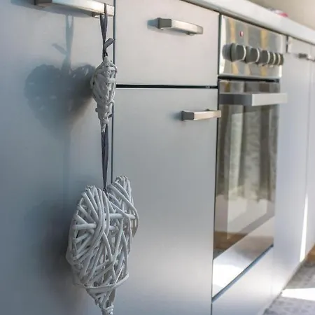 Brand New 1br Near Central Station, Old Town, Beach - 3 Minute Walking *