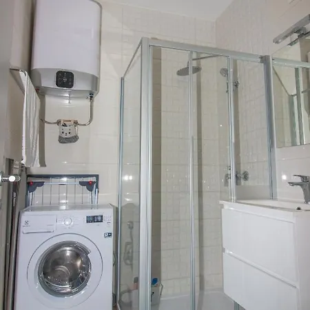 Brand New 1br Near Central Station, Old Town, Beach - 3 Minute Walking Apartment Split