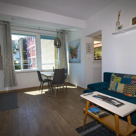 Brand New 1br Near Central Station, Old Town, Beach - 3 Minute Walking