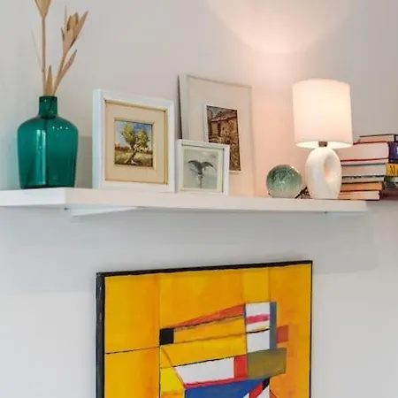 Daire Brand New 1br Near Central Station, Old Town, Beach - 3 Minute Walking Split