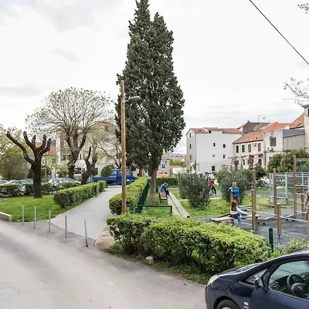 Brand New 1br Near Central Station, Old Town, Beach - 3 Minute Walking Split