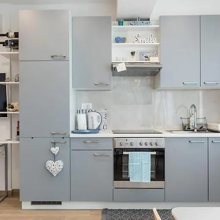 Daire Brand New 1br Near Central Station, Old Town, Beach - 3 Minute Walking Split