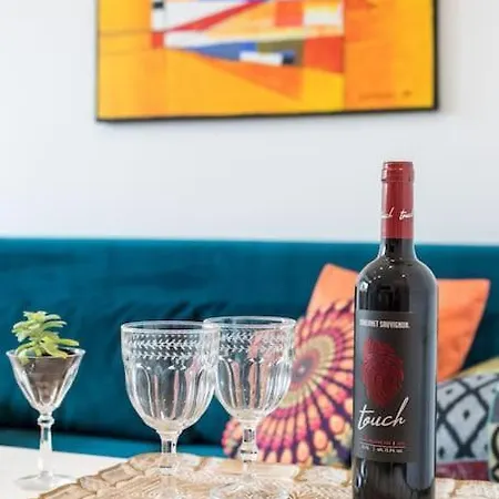 Brand New 1br Near Central Station, Old Town, Beach - 3 Minute Walking