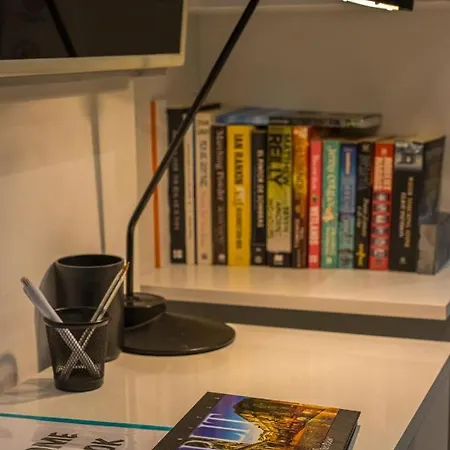 Brand New 1br Near Central Station, Old Town, Beach - 3 Minute Walking